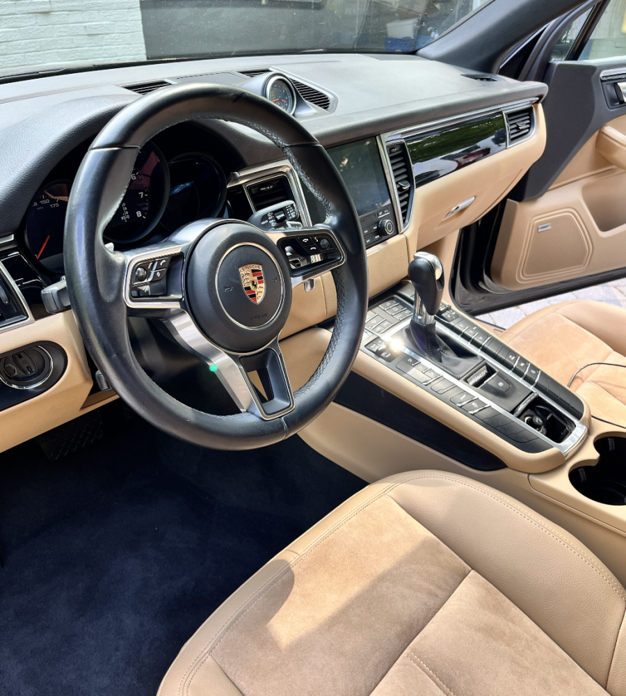 porsche macan interior detail