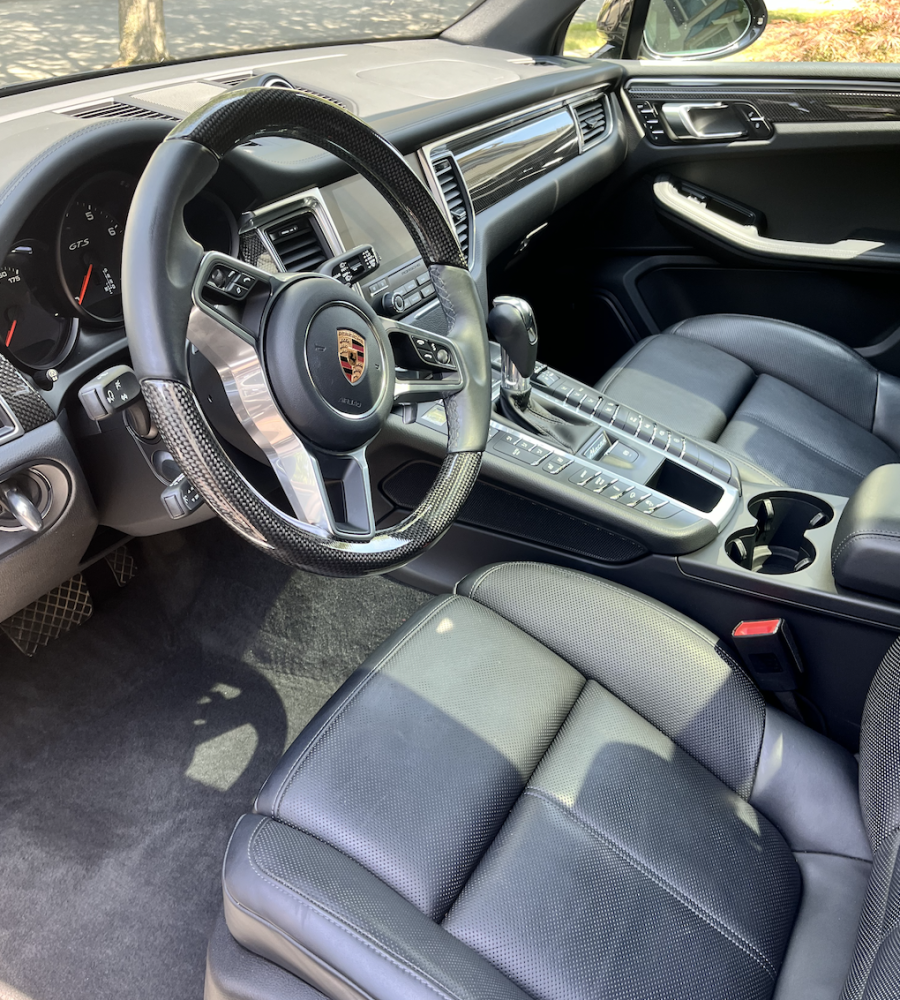 porsche maccan interior